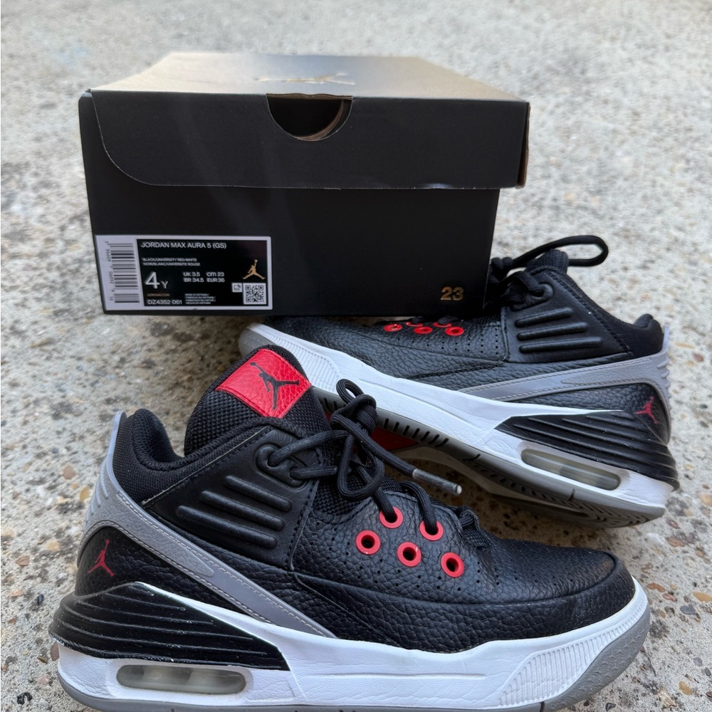 Nike Jordan Max Aura 5 (GS). Size 4Y. Kids Sneakers Black and Red
